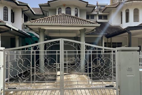 JML Family Homestay ~ Entire Residential Home Maison in Kota Kinabalu