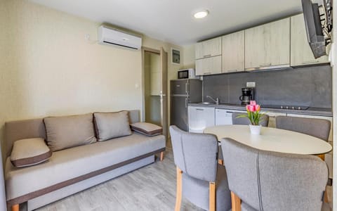 Living room, Dining area, kitchen