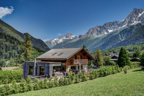 Property building, Summer, Garden