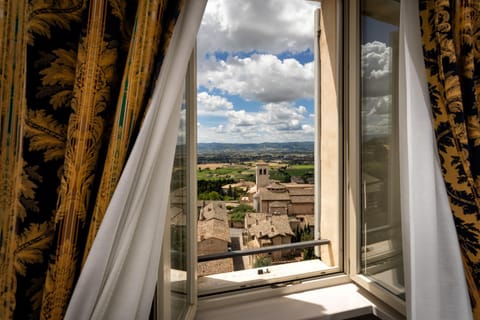 Nearby landmark, View (from property/room)