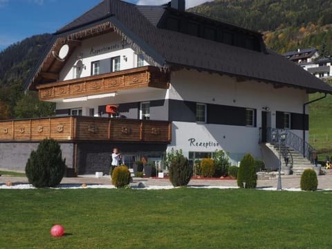 Property building, Day, Natural landscape, Garden, Garden view, Mountain view