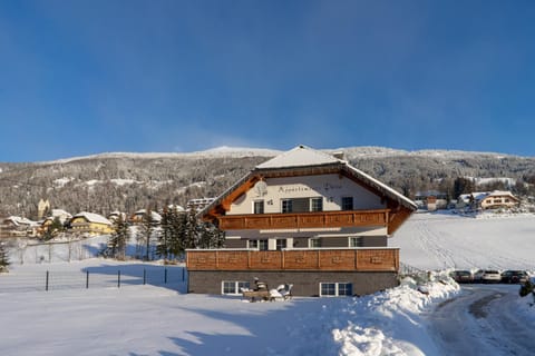 Property building, Day, Natural landscape, Winter, Mountain view