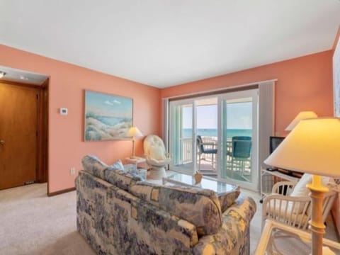 Ocean Breeze - Stunning Views - Oceanfront - 3rd floor - You deserve a beach vacation! condo Eigentumswohnung in Carolina Beach