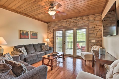 Lakefront Dadeville Condo with Community Boat Dock! Eigentumswohnung in Lake Martin