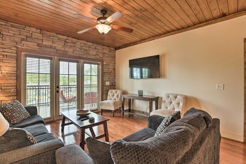 Lakefront Dadeville Condo with Community Boat Dock! Eigentumswohnung in Lake Martin