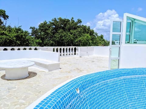 Balcony/Terrace, Swimming pool