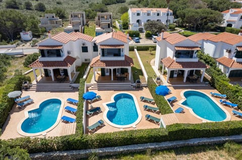 Property building, Natural landscape, Bird's eye view, Garden, Garden view, Pool view, Swimming pool, sunbed