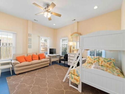 After Dune Delight - Relax and unwind in this fun and spacious 3 story home, Light, Bright, and close to everything! townhouse Maison in Carolina Beach