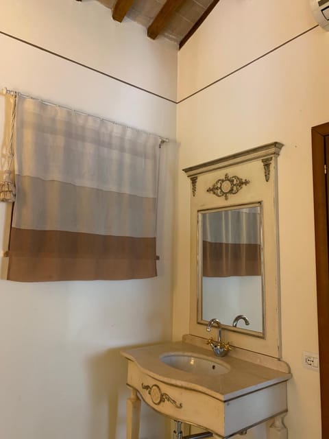 Shower, Toilet, Bathroom, Area and facilities