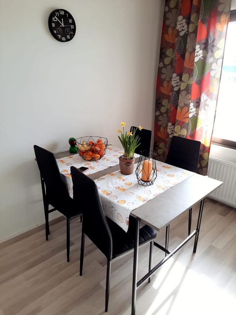 Dining area, kitchen