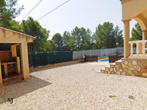 Patio, BBQ facilities