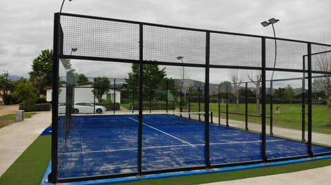 Day, Tennis court