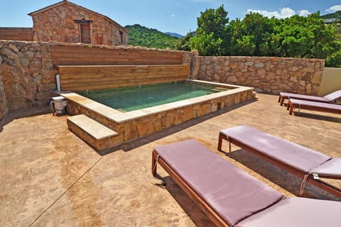 Patio, Solarium, Swimming pool