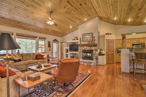 Cozy Torreon Cabin Close to Golfing and Hiking! Haus in Show Low