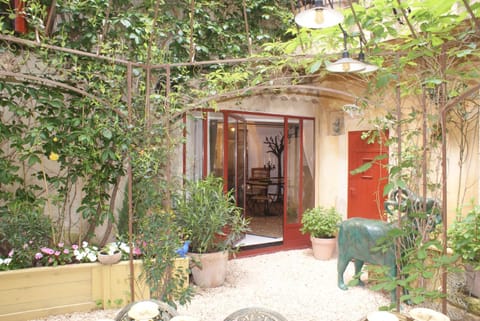 La BARBELLA Apartment in Lourmarin