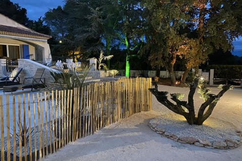 La Dolce Villa avec piscine chauffée & cigales Villa in Nimes