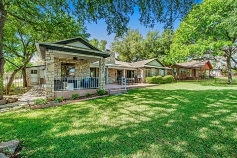 Style & Shade House in Horseshoe Bay