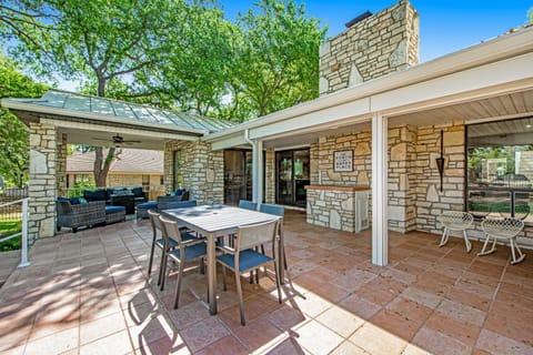 Style & Shade House in Horseshoe Bay