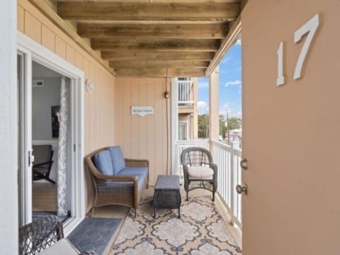 Sand Pebbles A17 - Relax and unwind, Feel the sun on your shoulders and the ocean breezes in your hair, condo Condo in Carolina Beach