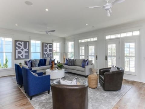 Indigo Retreat - Bring the whole family! Fully renovated, Seawatch community Stunner! home Maison in Kure Beach