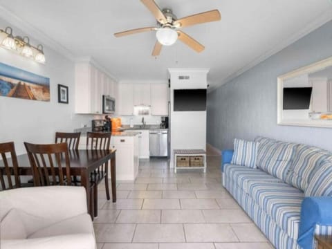 Southern Comfort - Expansive views of the ocean and beach! Newly renovated plus top grade linens! condo Condominio in Carolina Beach