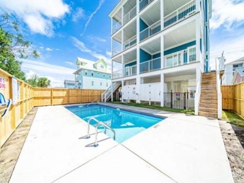 Sunnyside - Ocean and Inlet views, steps to beach access, plus parking for 4! townhouse House in Carolina Beach