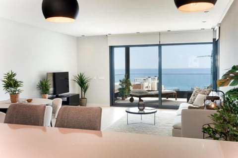 Stunning modern apartment in Middel Views Higueron Apartment in Fuengirola