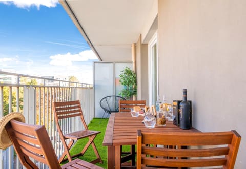 CAOPEO - Top Hôte Paris - 8 personnes Balcon Parking Apartment in Saint-Denis, France