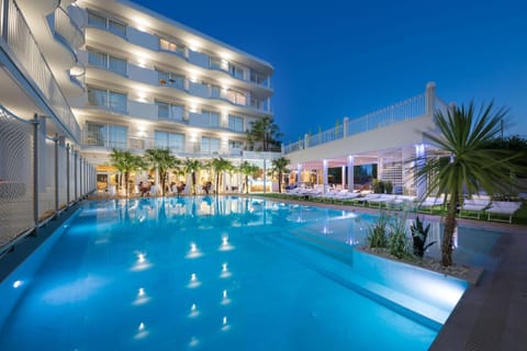 Restaurant/places to eat, Swimming pool