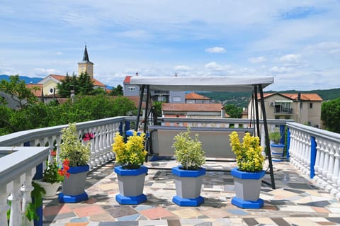 View (from property/room), Balcony/Terrace, City view, Landmark view, Mountain view