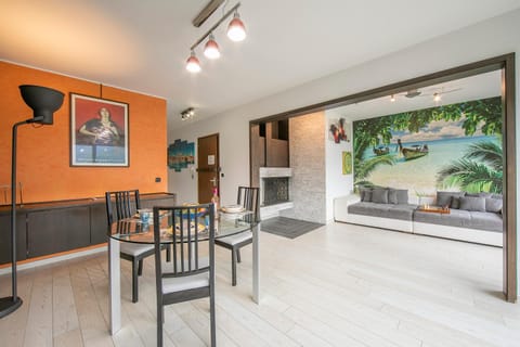 Living room, Dining area