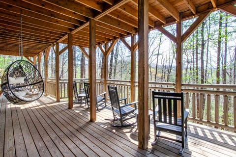 Redtail Retreat with Kids Den Fireplace Hot Tub Casa in Sevier County