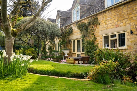 Property building, Garden, View (from property/room), Garden view