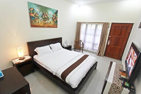 Bed, TV and multimedia, Bedroom