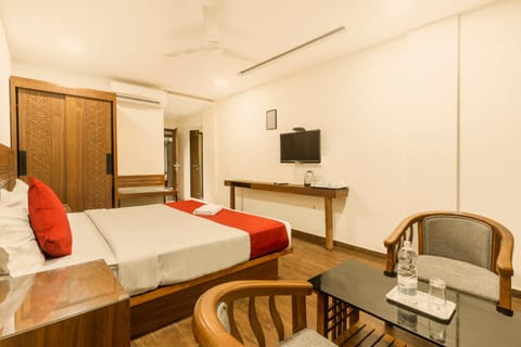 Bed, TV and multimedia, Seating area, Bedroom, hair dresser, air conditioner