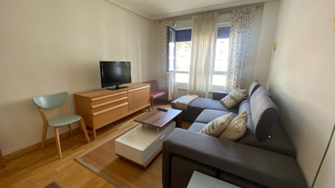 Communal lounge/ TV room, TV and multimedia, Living room, Seating area, Evening entertainment