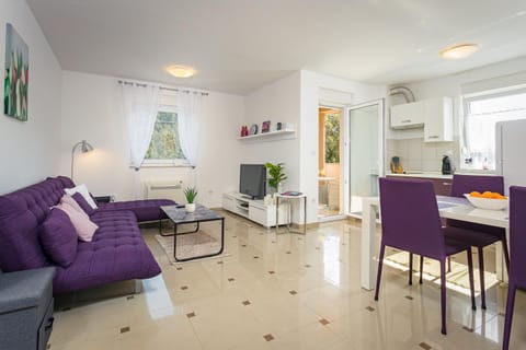 Living room, Dining area, kitchen