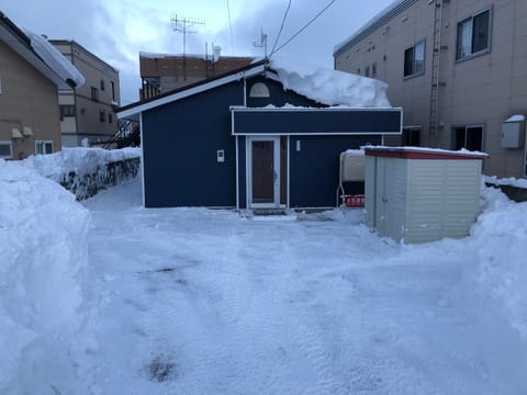 Blue house Condo in Furano