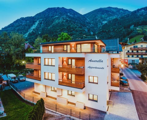 Property building, Day, Natural landscape, Bird's eye view, Mountain view, Street view, Location, Parking