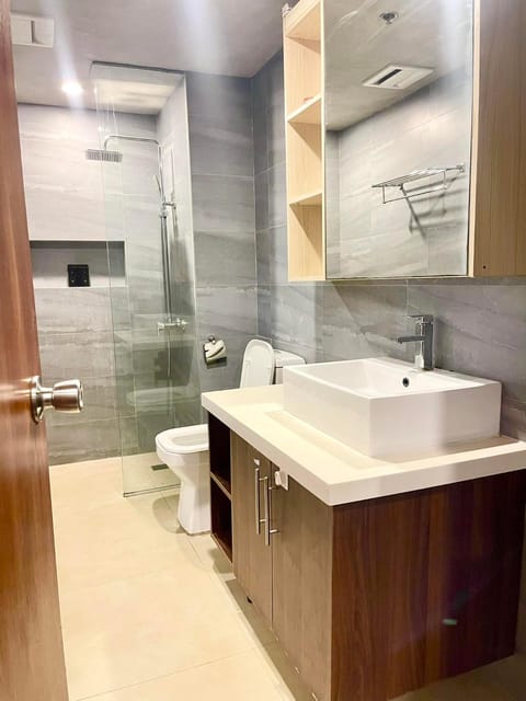 Spacious 2 Bedroom perfect for Family & Friends, Good for 4pax allows to stay 10pax Condo in Quezon City