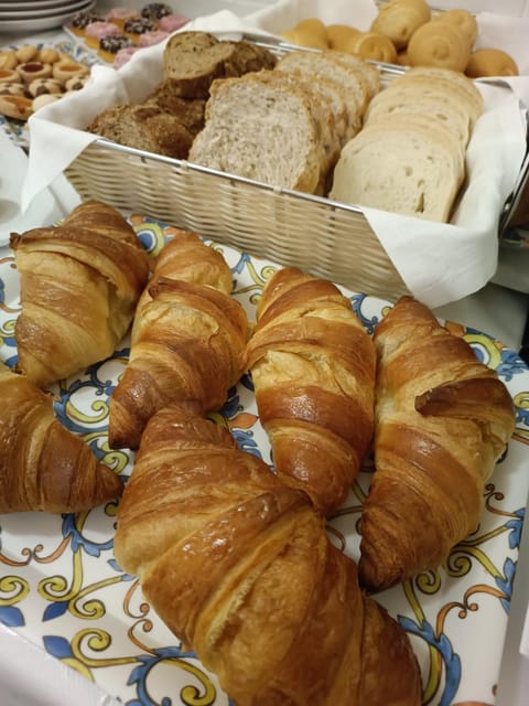 Breakfast, Continental breakfast, Buffet breakfast