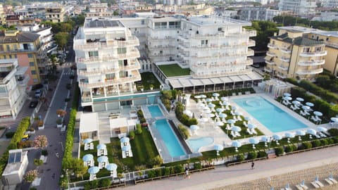 Bird's eye view, Pool view