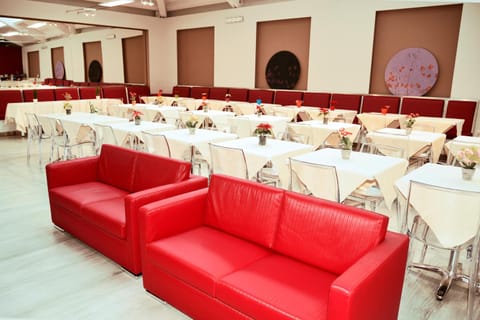 Communal lounge/ TV room, Lounge or bar, Evening entertainment, Area and facilities, Entertainment