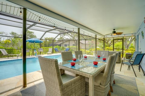 Fort Myers Coastal Retreat Lanai with Pool! Casa in Cape Coral