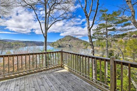 Grand Glenville Retreat Lake Views and Deck House in Lake Glenville