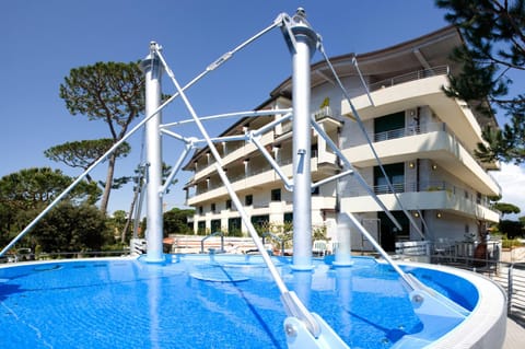 Property building, Hot Tub, Swimming pool
