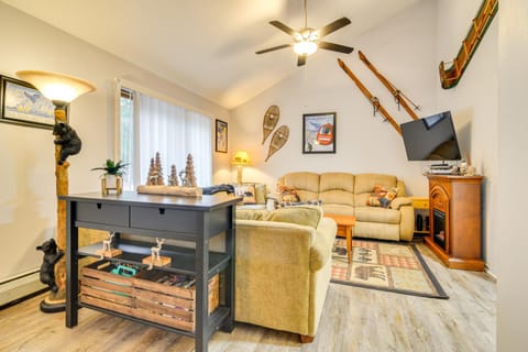 Cozy Bartlett Condo with Deck and Resort Amenities! Apartment in Bartlett