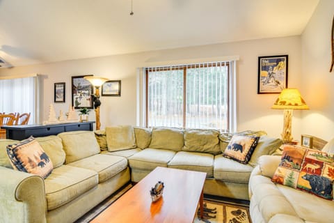 Cozy Bartlett Condo with Deck and Resort Amenities! Apartment in Bartlett