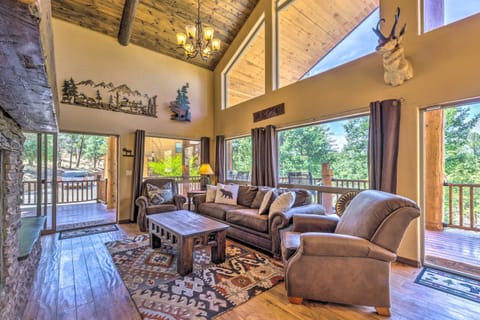 Quiet Ruidoso Cabin with Deck and Private Hot Tub House in Ruidoso