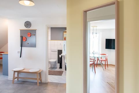 Bauhaus Apartment - Netflix & Wifi Condo in Chemnitz